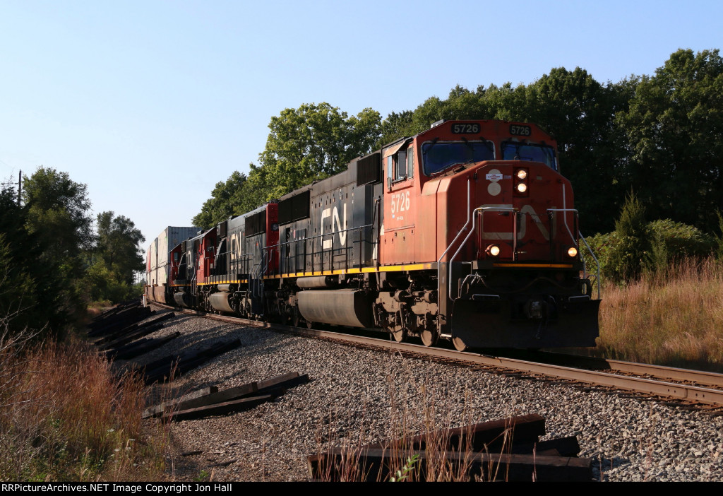 CN 5726 leads the way as L514 heads for Moterm